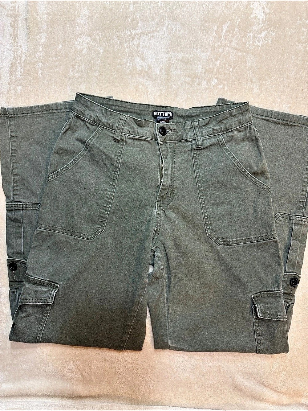 Hot Topic Cargo Shorts Green Size 9 Like New